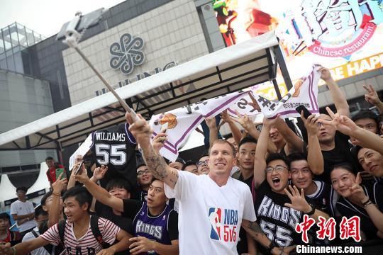 2018NBA5v5南京站火热开赛 球星贾森·威廉