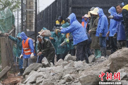 中铁兰州局46趟列车再因暴雨水害受影响