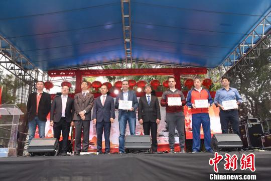 巴西华人华侨举办庆祝“中国移民日”及捐赠活动