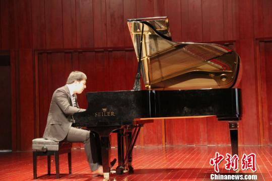 日本钢琴家二见勇气青海演绎久石让系列作品