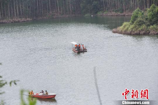 图为搜救现场。 陈冠言 摄 广西南宁沉船事件续:失联3人全部找到 共致5死