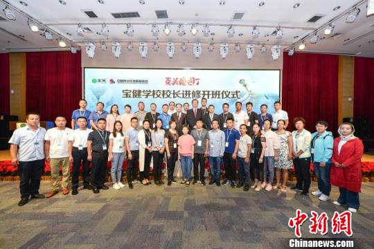 ͼΪ�μ����ڡ��ذ�԰����������ѧУУ��������ѵ�ࡱ������ʽ��Ա��Ӱ���������� ��