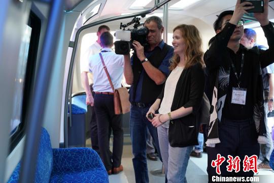 中国中车在全球最大轨道交通展发布新一代碳纤