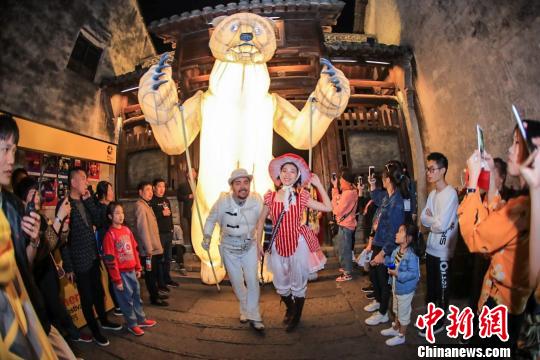 第六届乌镇戏剧节闭幕 明年主题锁定涌