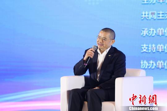 在峰会上,格兰仕集团董事长兼总裁梁昭贤作为嘉宾回首格兰仕走过的40年,展望国际化之路。 程景伟 摄