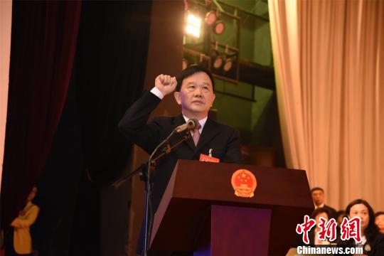陈灿辉当选为泉州市第十六届人民代表大会常务委员会主任。 陈龙山 摄