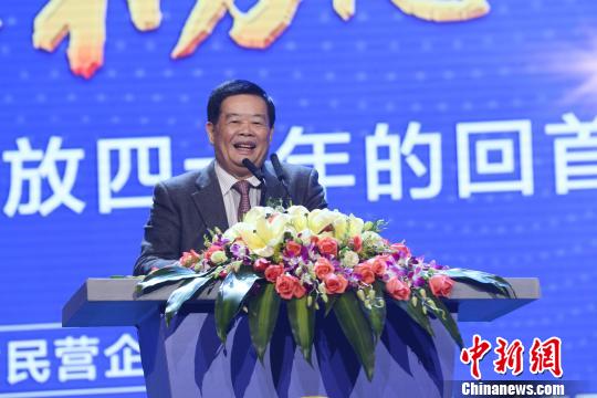 福耀玻璃工业集团股份有限公司董事长曹德旺出席论坛。 孟吴强 摄