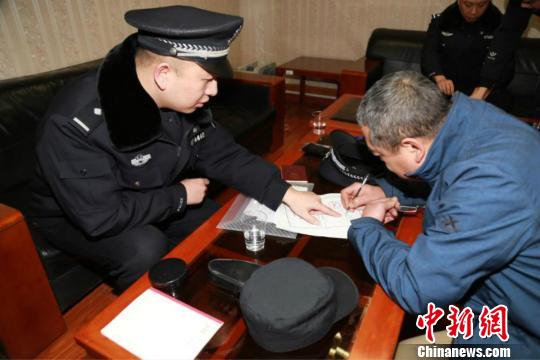 犯罪嫌疑人高某明對其生產、銷售假藥的犯罪事實供認不諱。張家口公安局供圖