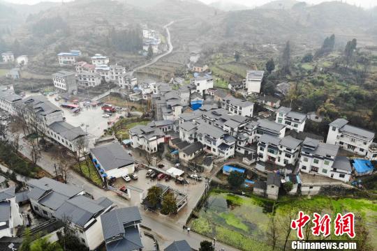 菖蒲塘村许多村民建起了小洋房。 杨华峰 摄