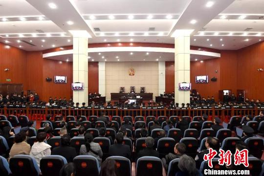 3月22日上午,江西省高级人民法院对备受社会关注的江西省丰城市徐文俊等25人组织、领导、参加黑社会性质组织案进行了二审公开宣判,裁定驳回上诉,维持原判。江西高院