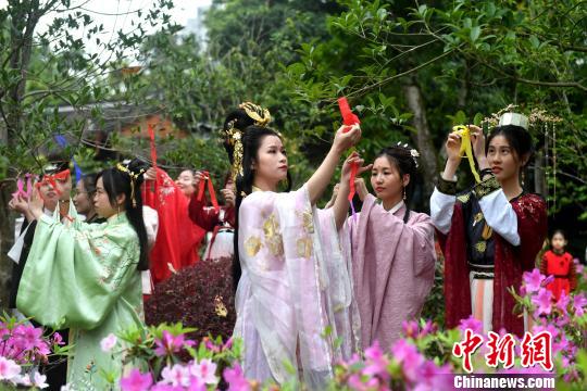 传统花朝节汉服青少年祭花神祈福