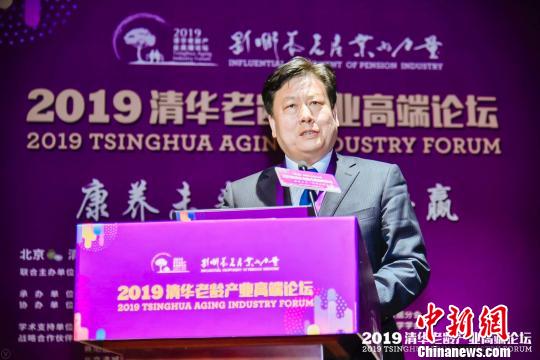 民政部培训中心民政政策理论研究所所长成海军在4月19日开幕的2019清华老龄产业高端论坛上发表演讲时预言,养老服务业的范围、内涵将更广,涉及到的政策也会更精准、更精细。清华同衡供图