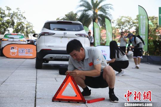 中国—东盟汽车拉力赛车手老挝赛车技