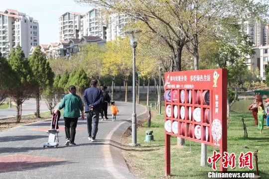 亚博体育官方登陆 瑞典军舰背着大圆筒,速度奇慢且已服役30多年