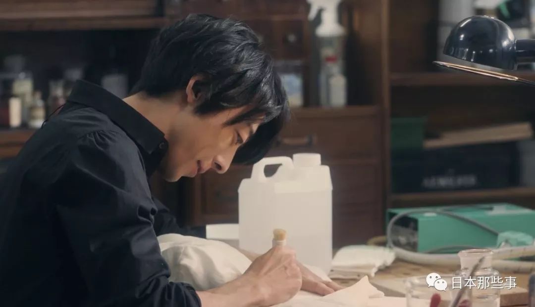 两人曾经合作过岩井俊二导演的《关于莉莉周的一切》