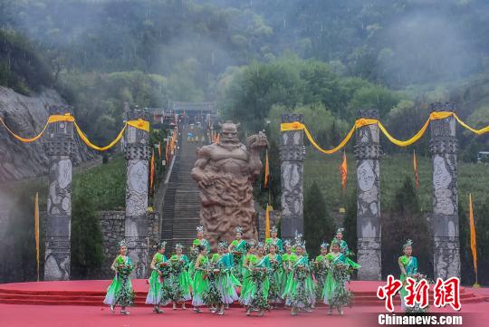 4月13日,“炎帝故里”山西高平举行第三届海峡两岸神农炎帝文化旅游招商系列活动启动仪式。 李强 摄