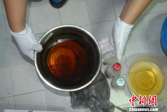 警方查获的毒品半成品 荣县警方 供图
