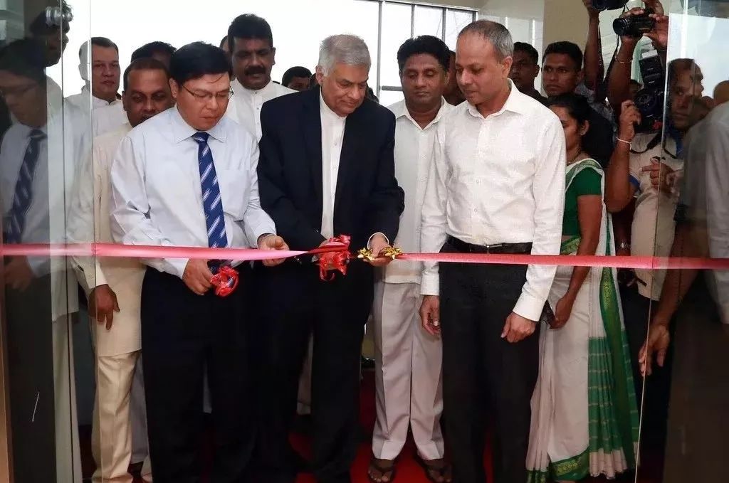 与中国针锋相对，日本和这个国家“牵手”了