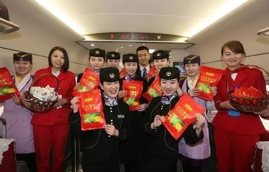 娃哈哈牵手动车组,打造了一列超暖的高铁专列