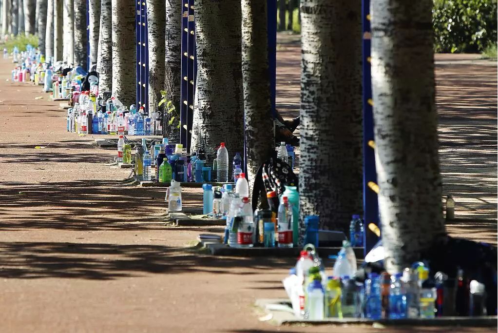 喝瓶装水会咽下塑料颗粒 到底致不致癌？