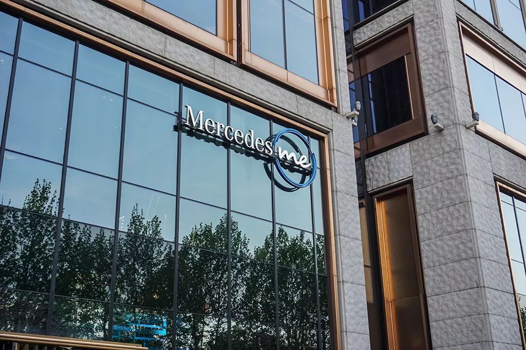 639马力+900N·m!3.2秒破百,这台全新四门奔