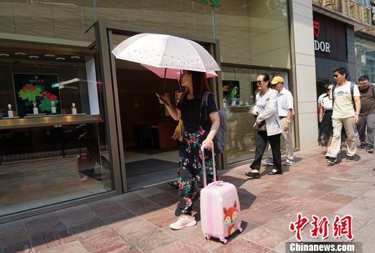 资料图:10月2日下午,香港尖沙咀广东道不见往年人头攒动的景象。中新社记者 张炜 摄