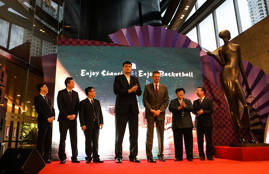 姚明的不可能任务:2019拯救亏损的男篮世界