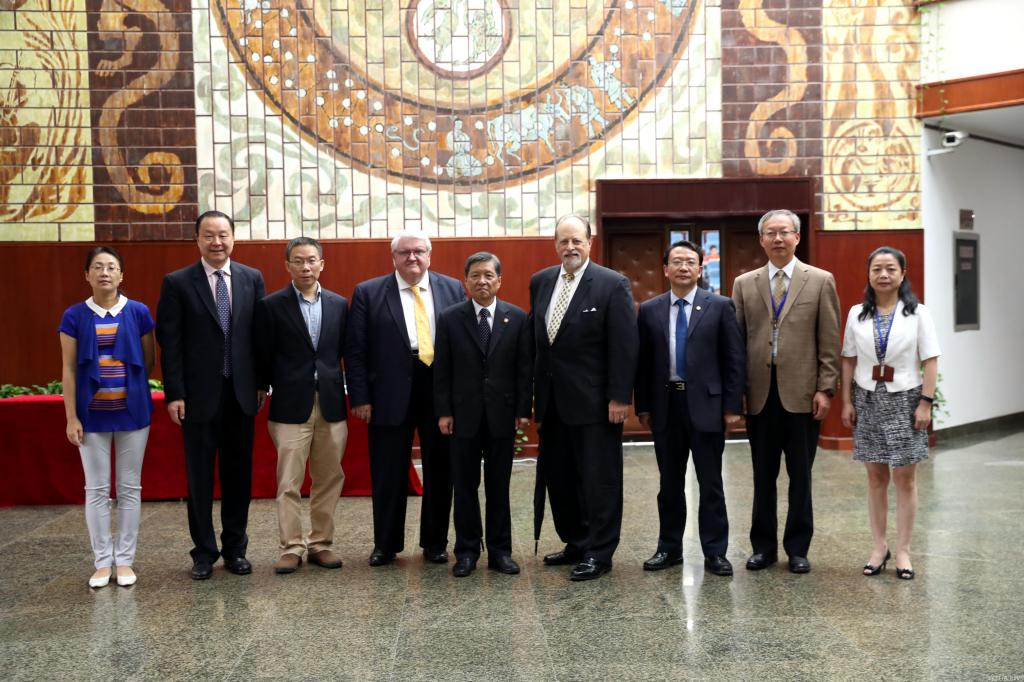 美国纽约市立大学巴鲁克学院来访 推进人才培