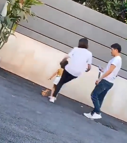 商家回应踢童模女子为女童妈妈 道歉书引网友