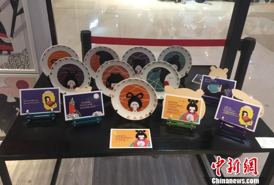 视觉传达设计专业学生作品。 董泓每 摄