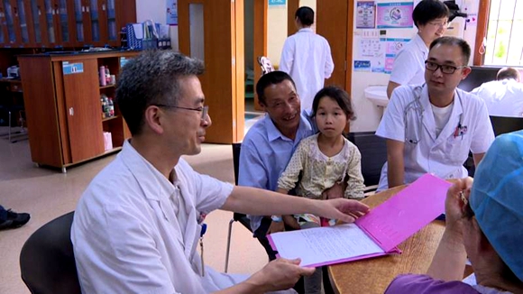 往诊贫困人口事迹_贫困山区的孩子图片(2)