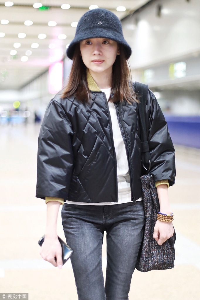 董洁素面朝天气质佳 系佛珠文艺气息浓