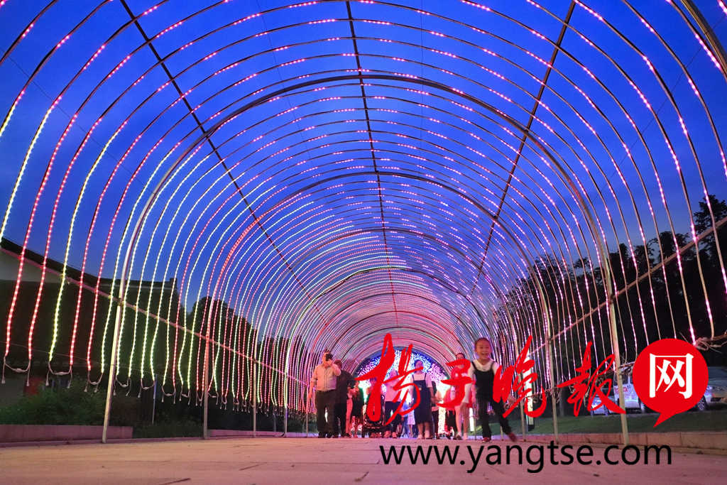 2018茅山灯光音乐节昨启幕 璀璨灯彩打造绝美“梦幻童话王国”