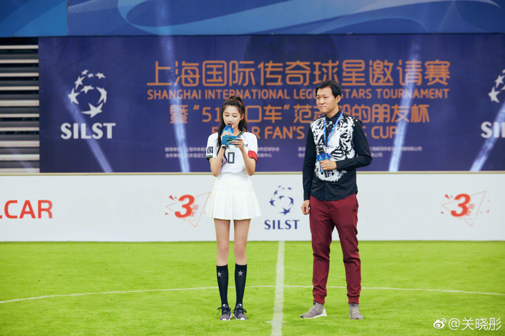 踢足球要穿钉鞋才能踢吗,踢足球要穿钉鞋才能踢吗