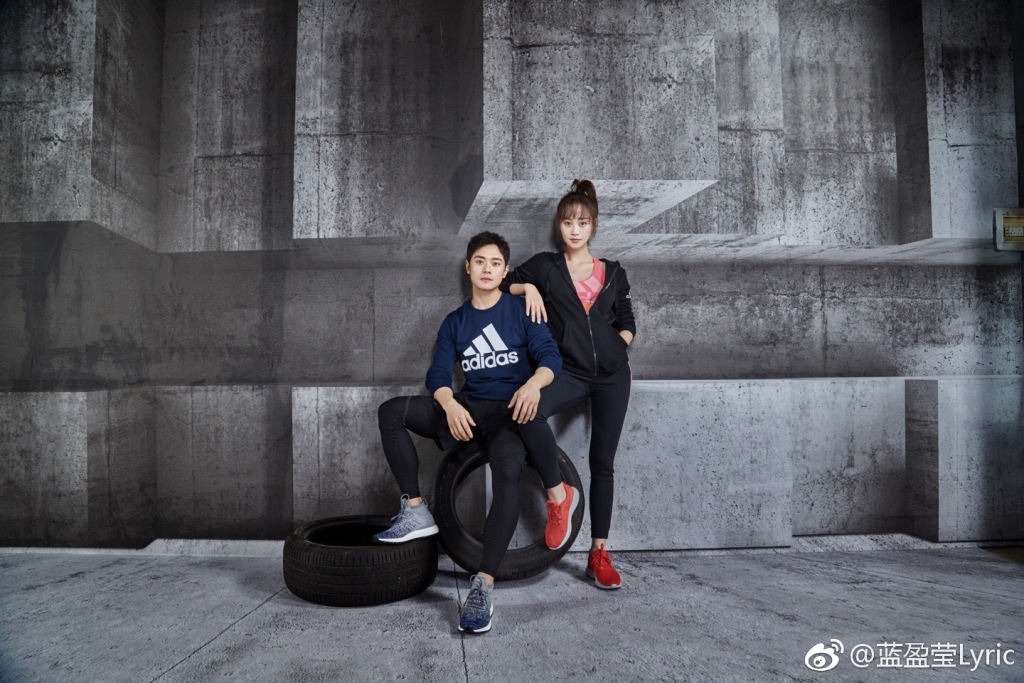 曹骏蓝盈莹晒照纪念相恋两周年小情侣甜蜜恩爱瞬间盘点