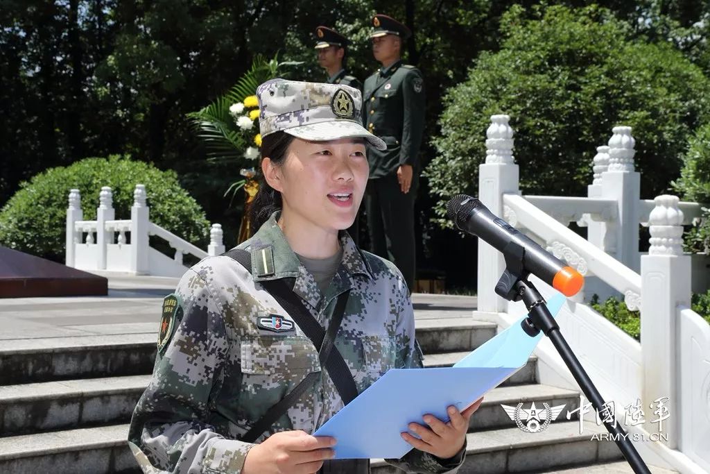 陆军工程大学通信士官学校:千余毕业学员祭奠