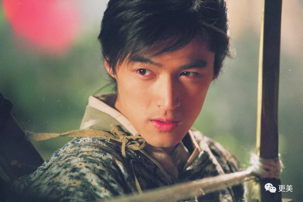 鹿晗吴亦凡蔡徐坤 在没有韩式整形年代的他们