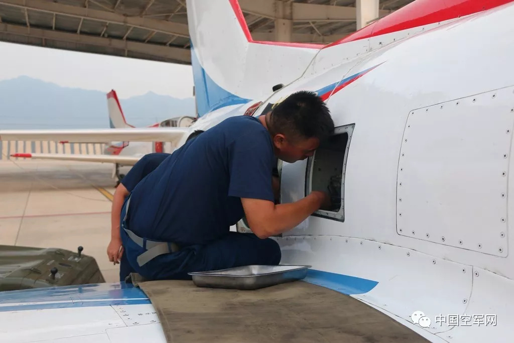看了这场岗位练兵考核,你会知道空军机务兵是