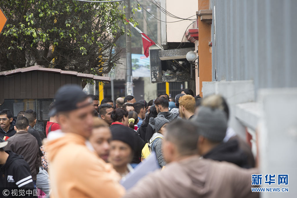 秘鲁出新政防止委内瑞拉难民涌入 委移民排队