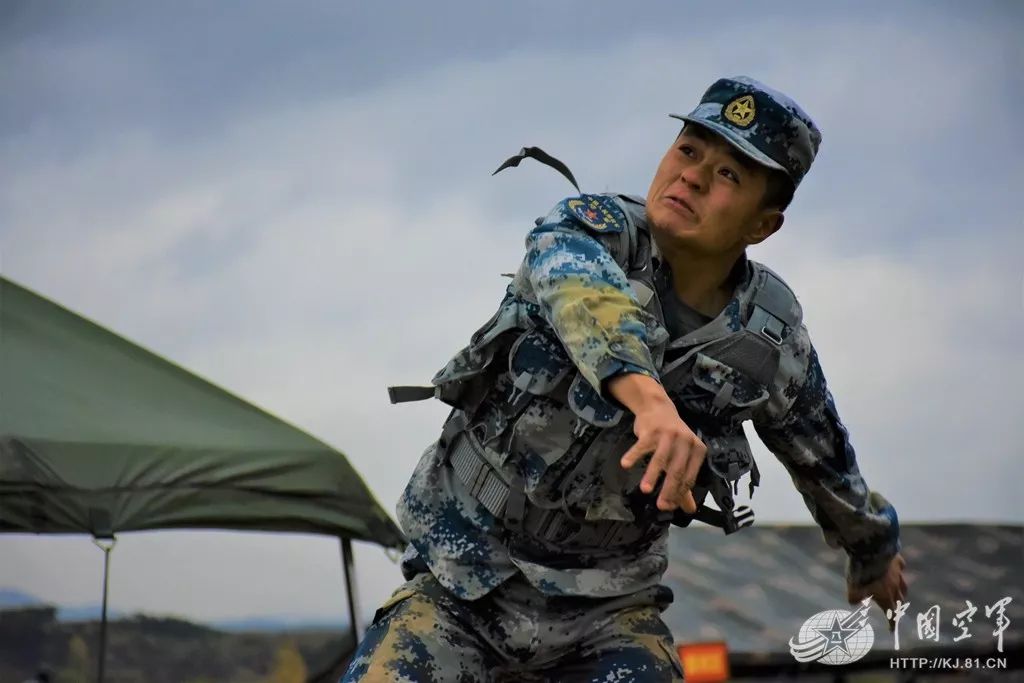 警卫比武圆满收官高清大图带你感受空军警卫兵别样震撼