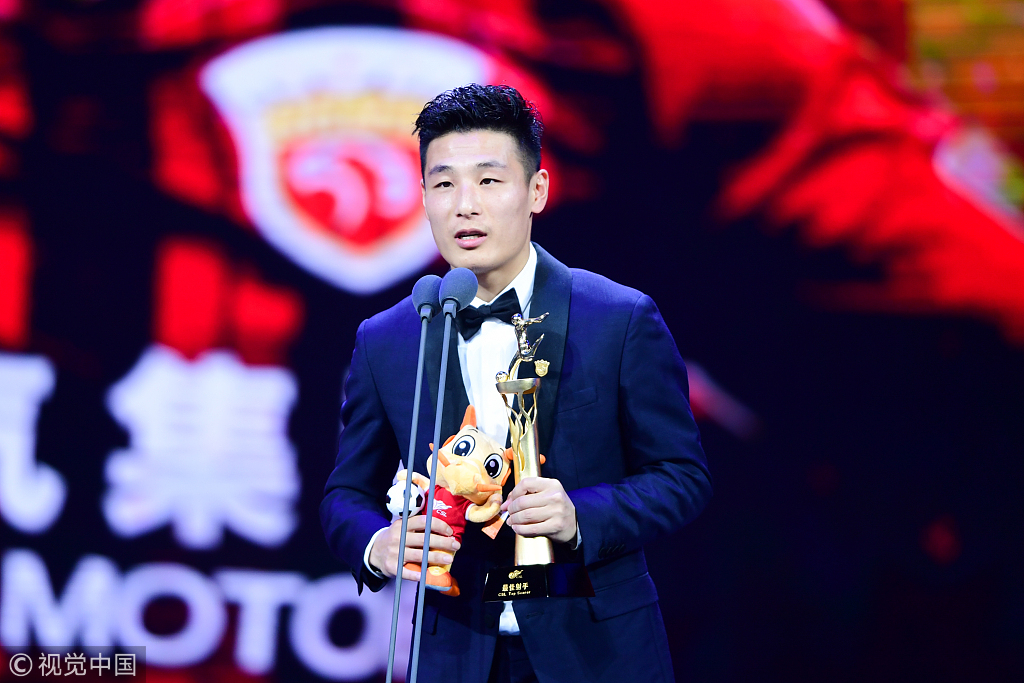 中超颁奖,武磊斩获最佳射手和最佳球员