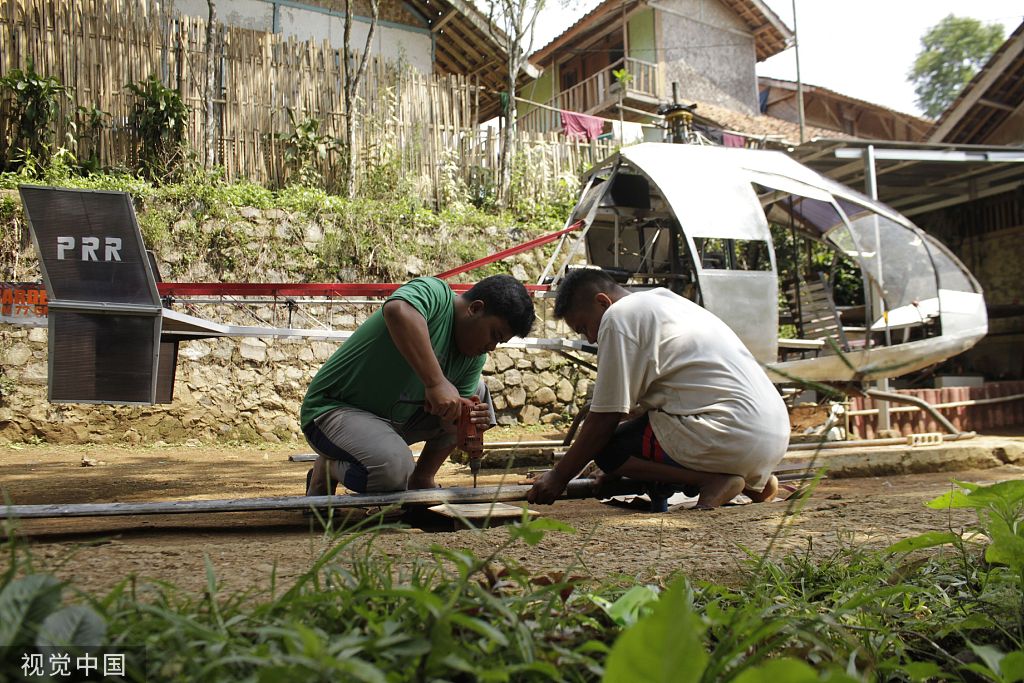 堵车的时候我想飞 印尼男子手工打造直升机(图
