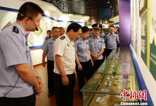 民警接受禁毒教育。余在科 供图