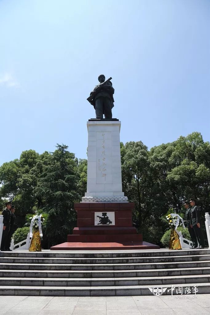 陆军工程大学通信士官学校:千余毕业学员祭奠