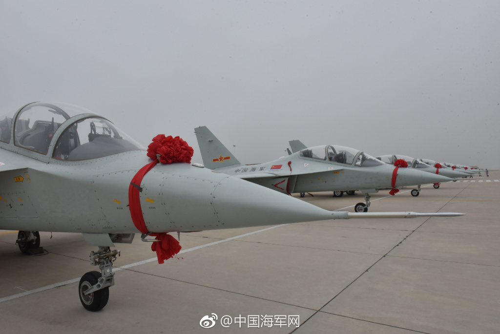 海军航空大学某团装备教练10“猎鹰”