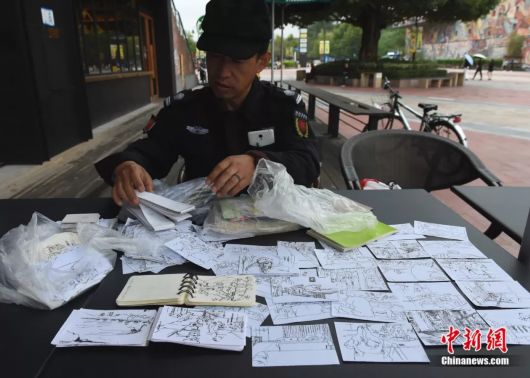 有梦想谁都了不起    中医学院园丁大叔躲角落看医书