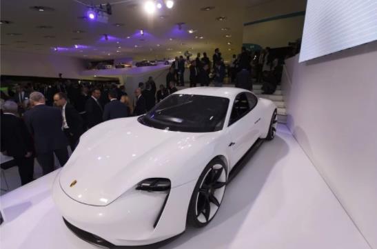 保时捷首款纯电动车Taycan量产版9月发布频道推荐