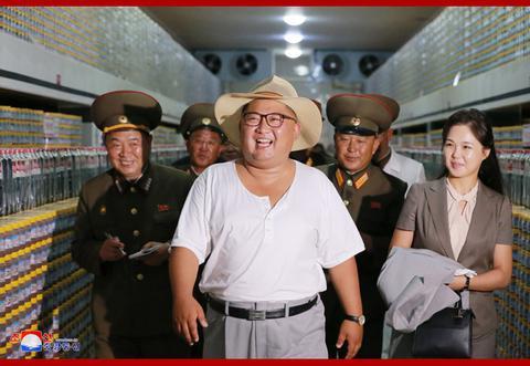 金正恩视察海鲜酱加工厂(朝中社)