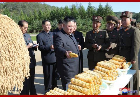 金正恩视察农场(朝中社)