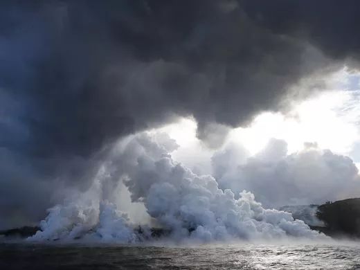 夏威夷火山熔岩流入太平洋,造成另一致命危险